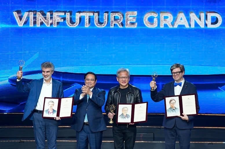 Giải thưởng chính 3 triệu USD VinFuture 2024 được trao cho 4 nhà khoa học và CEO NVIDIA Jensen Huang 