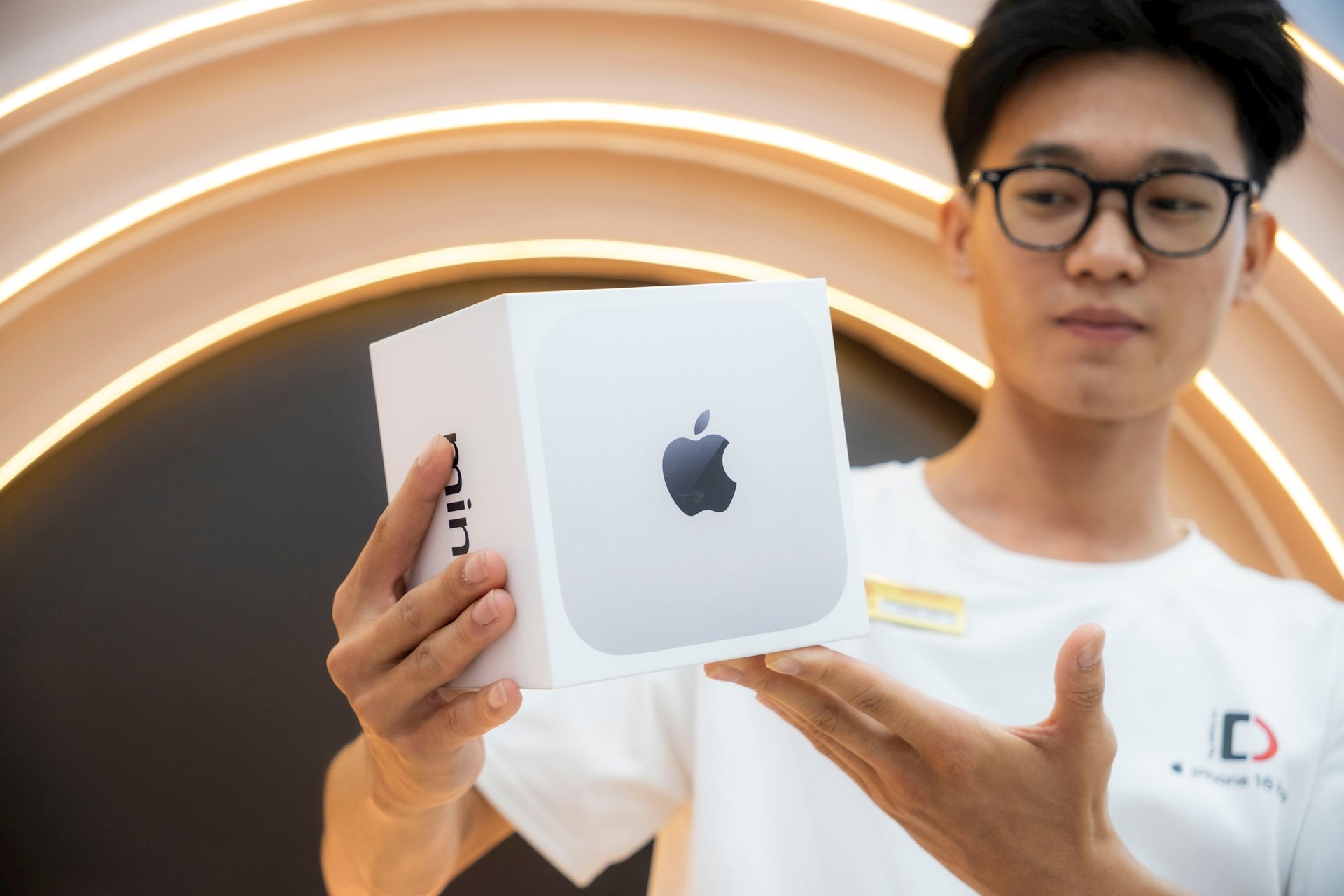 Máy tính siêu nhỏ gọn nhưng cực mạnh của Apple  vừa mở bán đã cháy hàng, tiếp tục giảm giá tại Việt Nam