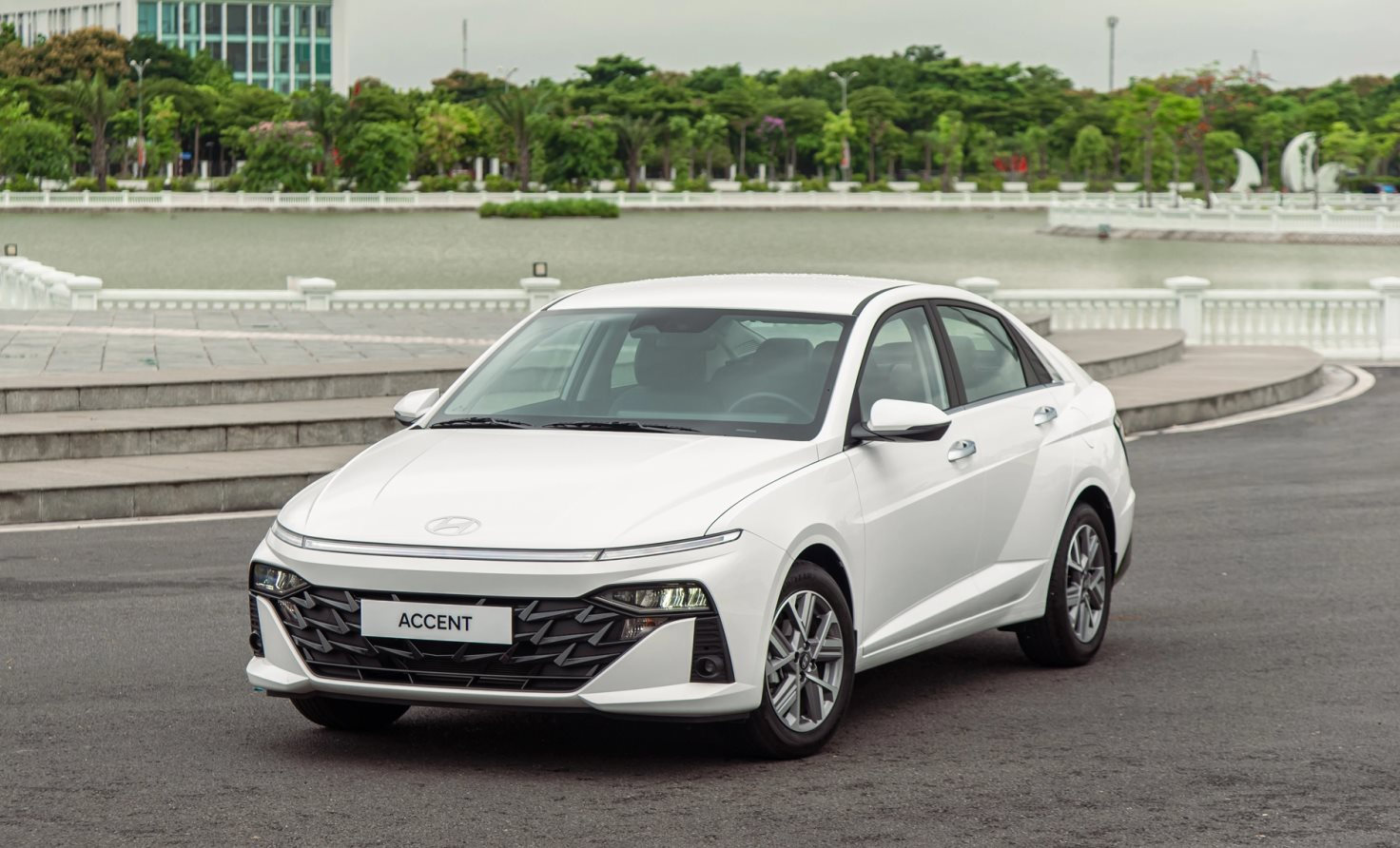 Hyundai bán hơn 10.300 xe trong tháng 11- Accent, Santa Fe ghi điểm doanh số 