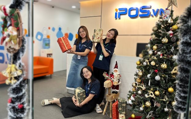 Văn phòng iPOS.vn TP.HCM trang hoàng đón Giáng sinh