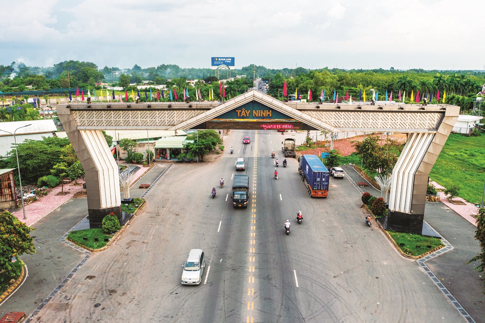 trang-bang-qua-goc-nhin-tren-cao.jpg