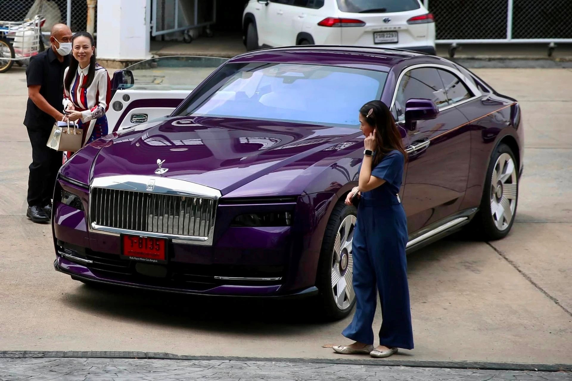 rolls_royce_spectre_madam_pang_1-150530.jpg