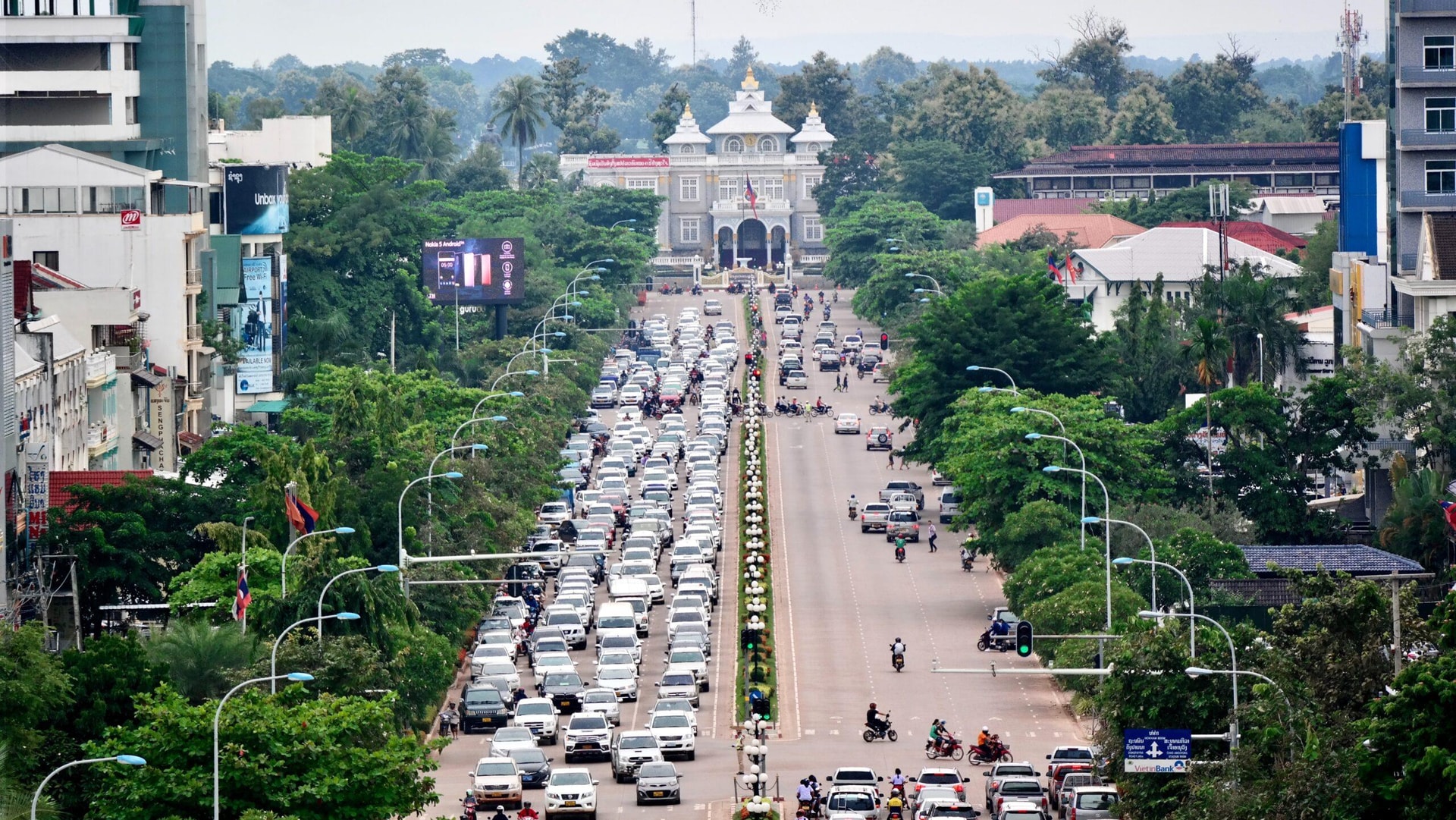 Ngay đầu năm, Việt Nam đẩy mạnh đầu tư sang quốc gia láng giềng, dự án lớn nhất lên đến 1 tỷ USD