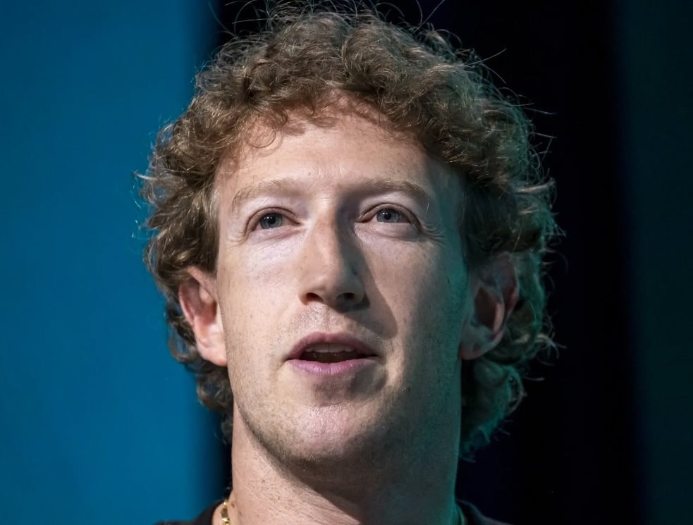 'Kẻ biến hình' vĩ đại Mark Zuckerberg: Mỗi năm đối mặt với cả thế giới bằng một con người khác, đều đặn giúp Meta phình to thành đế chế nghìn tỷ USD