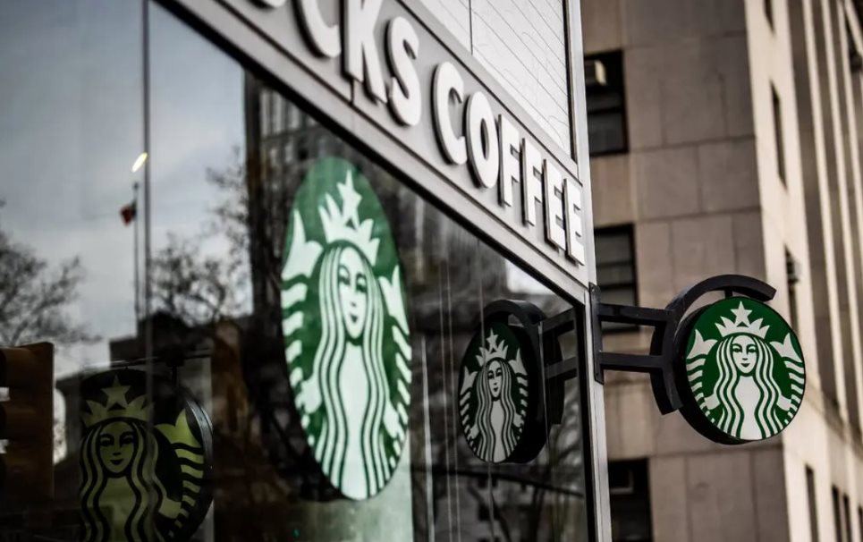 Bão sa thải đang tới rất gần: Starbucks tuyên bố sẽ cắt giảm nhân sự trên toàn cầu trong năm 2025