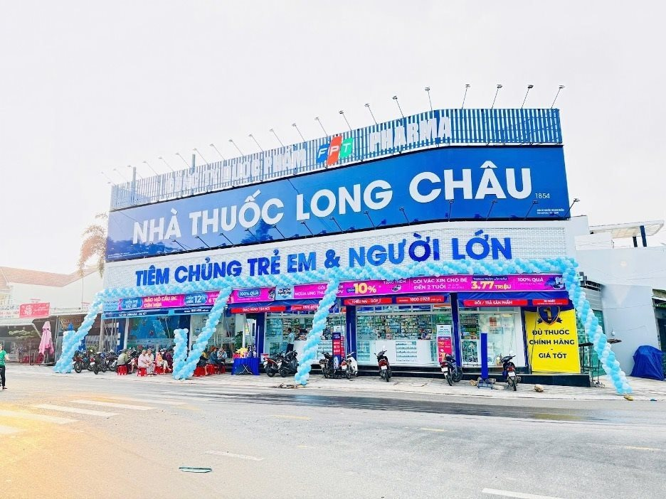 Chủ sở hữu chuỗi nhà thuốc và tiêm chủng Long Châu lập đỉnh mới, vốn hóa có thêm 4.000 tỷ sau 2 tháng