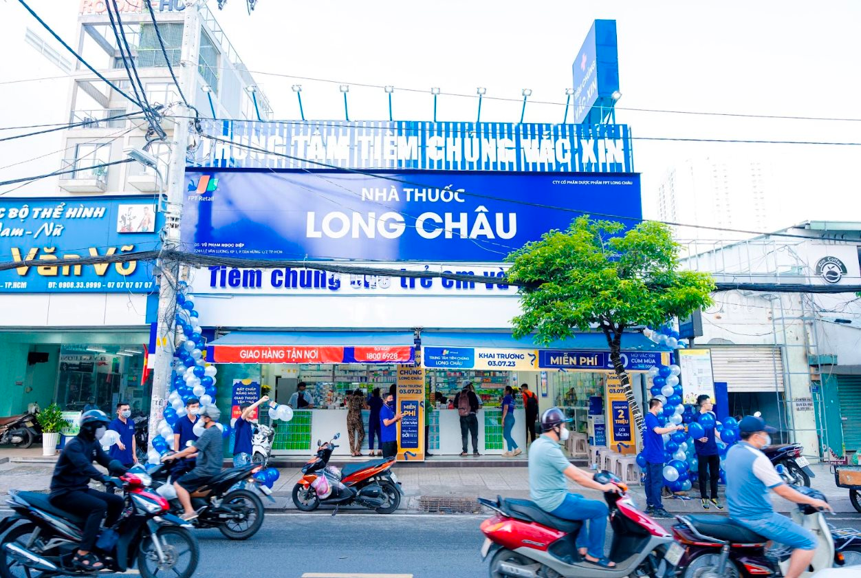 Long Châu vẫn là "gà đẻ trứng vàng": Doanh thu hơn 1 tỷ USD, chiếm quá nửa doanh thu của FPT Retail