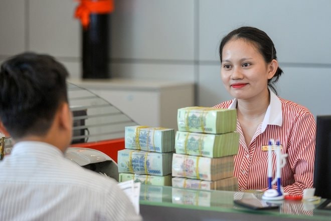 Không chỉ có chính sách lương và phúc lợi hấp dẫn, ngân hàng này còn thường xuyên phát hành cổ phiếu ESOP giá rẻ cho các nhân sự cấp cao.