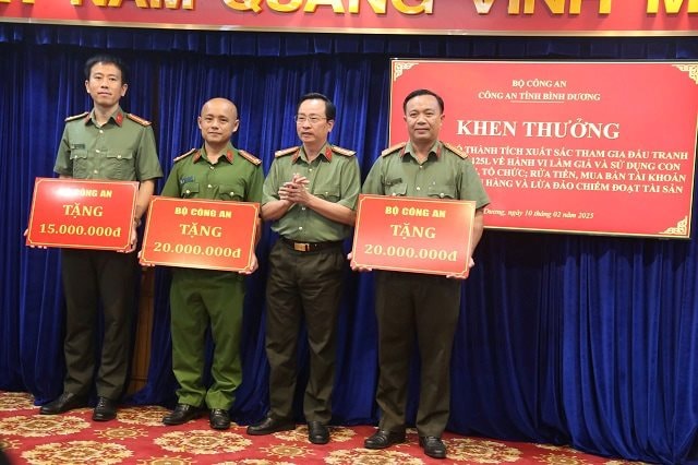 Công an bắt 4 đối tượng lập 25 công ty và hơn 100 tài khoản ngân hàng để lừa đảo qua mạng, chiếm đoạt hơn 100 tỷ đồng của người dân cả nước