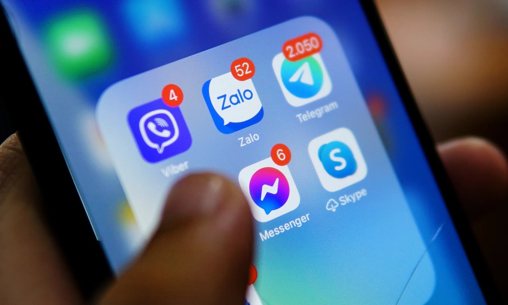 Trên Zalo và Messenger có tính năng này, bật lên giúp nhắn tin thoải mái mà không sợ bị người ngoài đọc được 