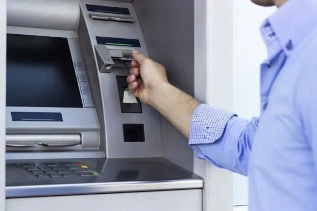 Ra ATM rút tiền mặt, hệ thống báo lỗi 5 lần nhưng 50 triệu đồng vẫn bị trừ, ngân hàng không có lỗi, công an cảnh báo trò lừa đảo tinh vi