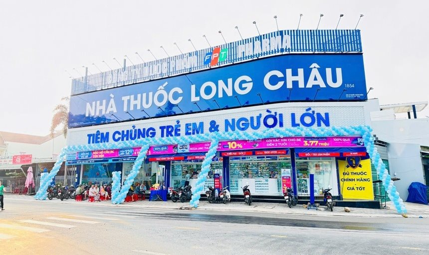 Hết năm Rồng, cổ phiếu chủ chuỗi nhà thuốc Long Châu rớt giá mạnh: Vốn hóa mất gần 4.000 tỷ, tạm chia tay nhóm tỷ USD