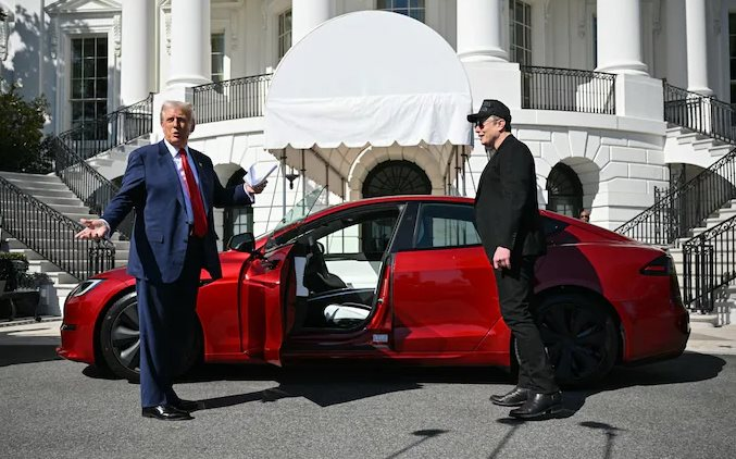 ‘Tẩy chay Tesla là phạm pháp’: Tổng thống Donald Trump ủng hộ Elon Musk, cho biết tỷ phú giàu nhất thế giới đang ‘đánh cược’ 330 tỷ USD tài sản để giúp người dân Mỹ