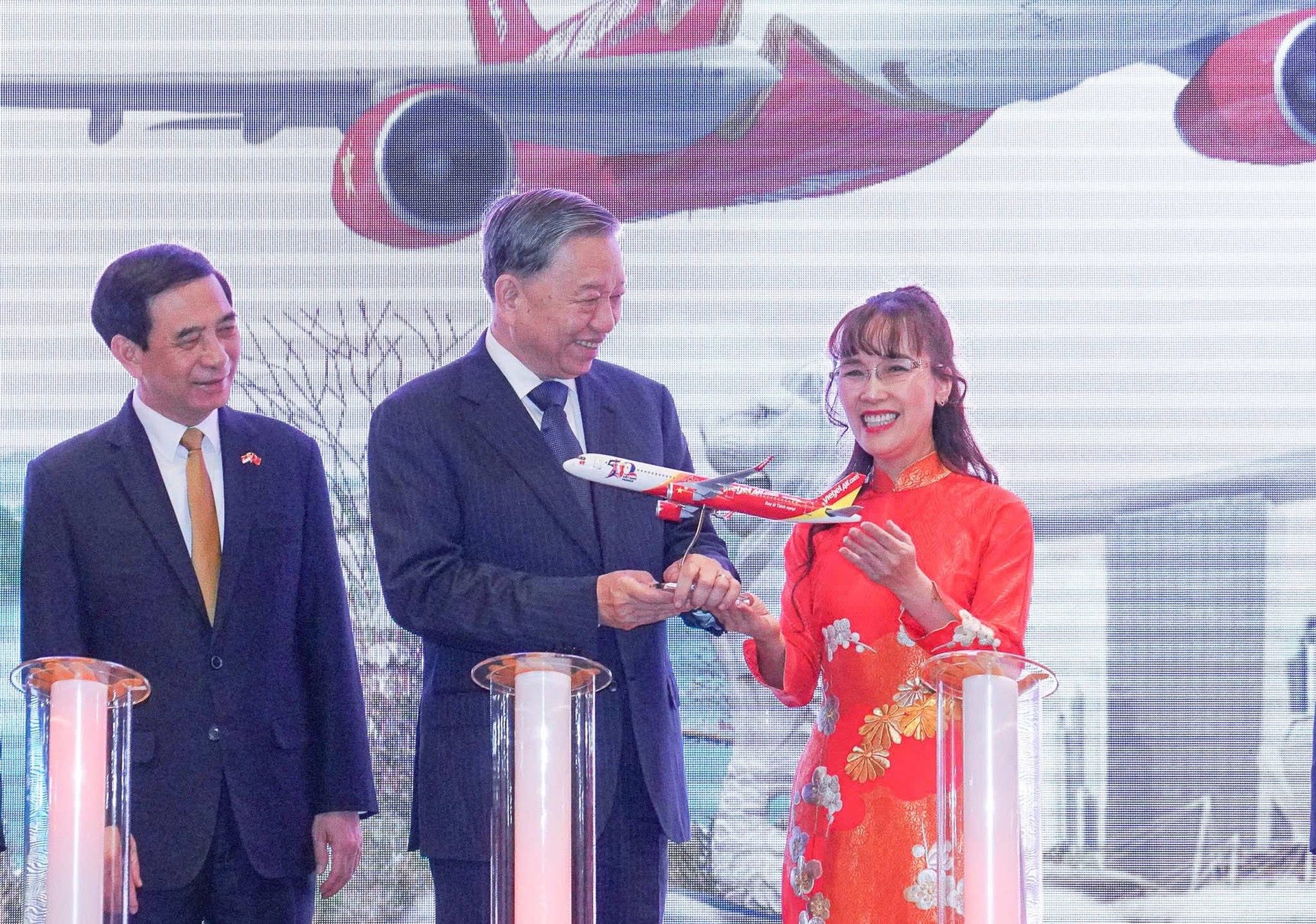 Trước sự chứng kiến của Tổng Bí thư, Vietjet công bố một việc có ý nghĩa với địa điểm tổ chức APEC 2027