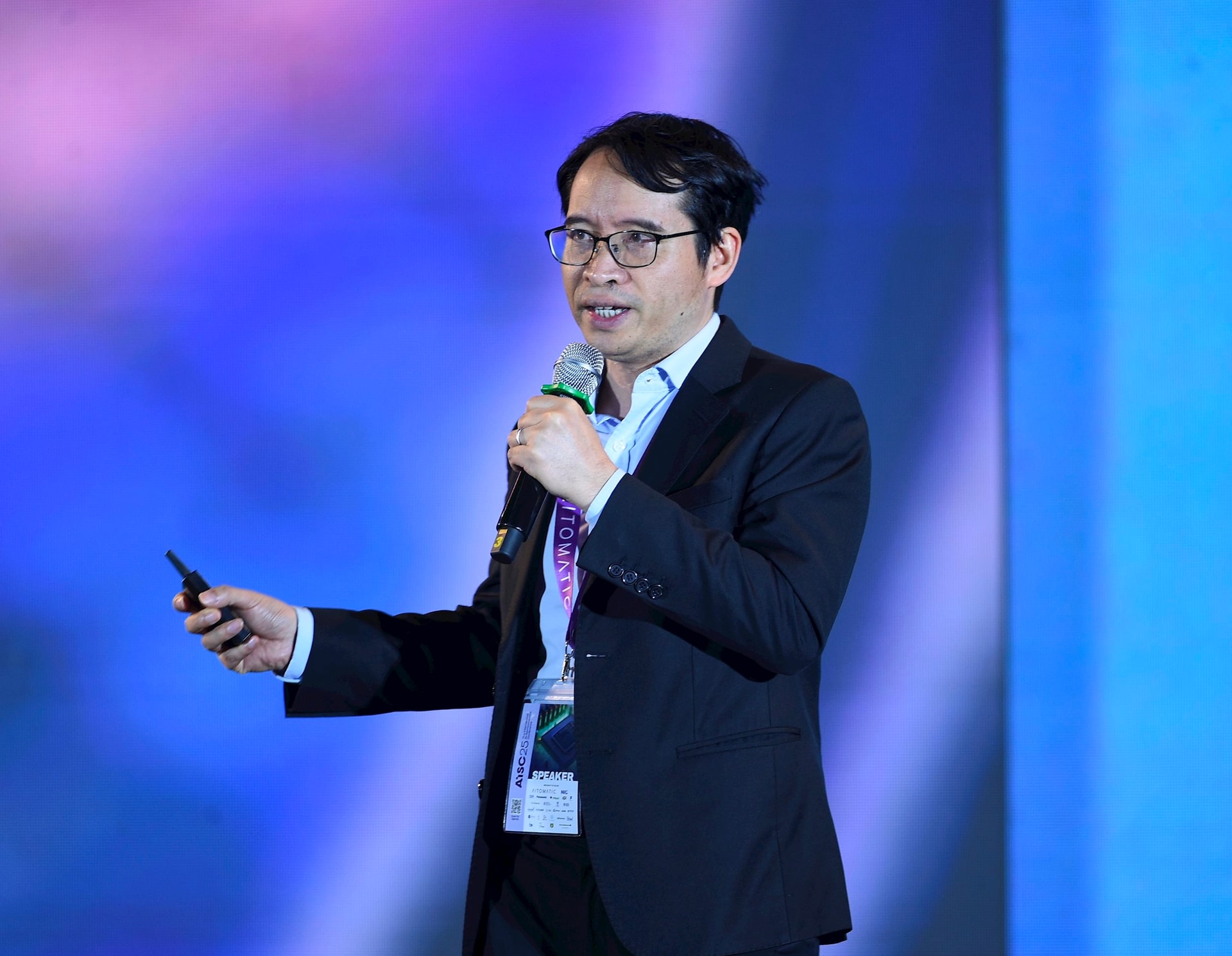 CEO VinAI Research Bùi Hải Hưng: "6 năm trước, quyết định rời Google Deepmind về Việt Nam xây dựng phòng nghiên cứu AI là rủi ro sự nghiệp lớn đối với tôi"