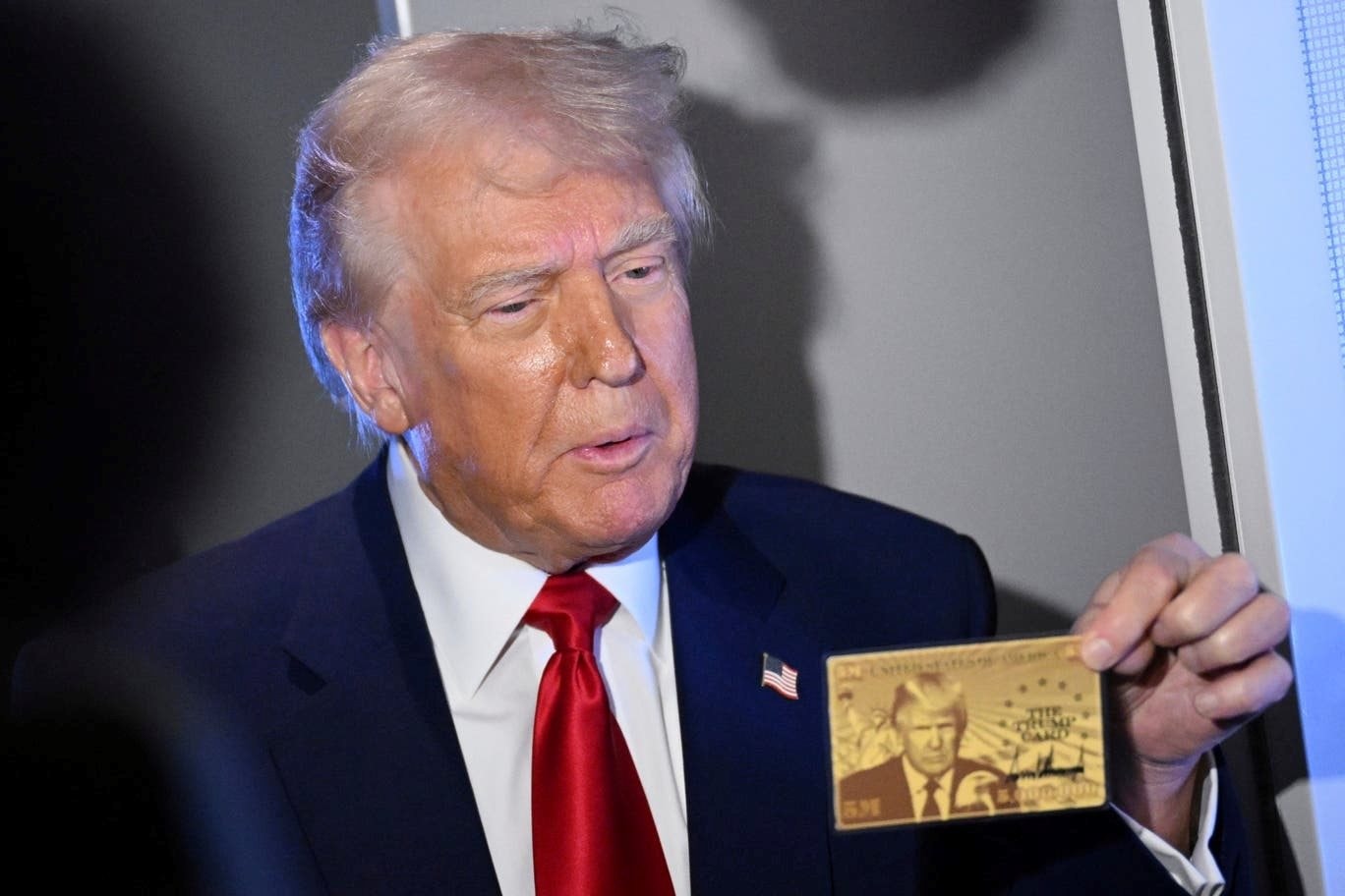 Ông Trump khoe ‘thẻ vàng’ trị giá 5 triệu USD đầu tiên của Mỹ, dự kiến ra mắt chính thức trong 2 tuần nữa