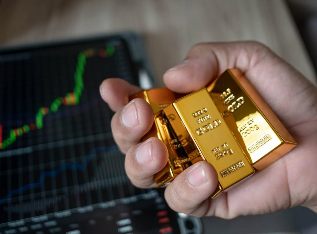 Giá vàng tăng mạnh trên cả thị trường trong nước và thế giới