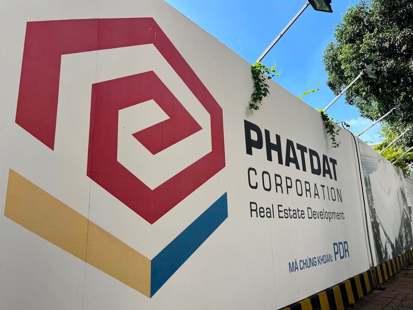 Phát Đạt (PDR) bị phạt gần nửa tỷ đồng vì hàng loạt vi phạm trong công bố thông tin và sử dụng vốn trái phiếu