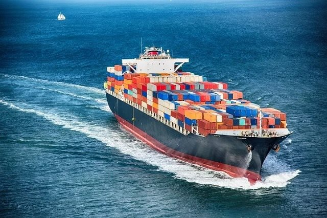 Giá cước vận tải biển tăng mạnh, công ty sở hữu đội tàu container lớn nhất Việt Nam báo lãi tăng bằng lần, cổ phiếu "bốc đầu " lên đỉnh lịch sử