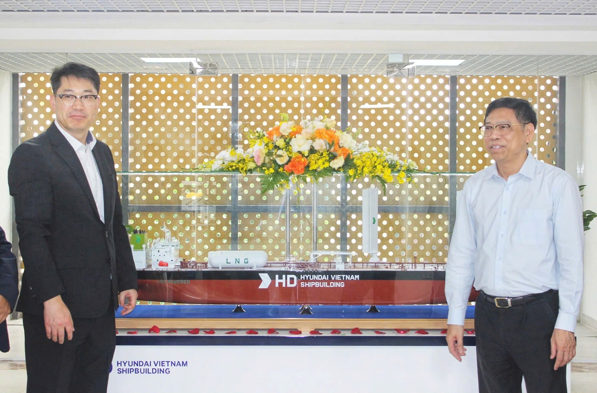 Ngành đóng tàu Việt Nam chuẩn bị nhận đầu tư thêm hơn 2.000 tỷ đồng từ liên doanh với HD Hyundai
