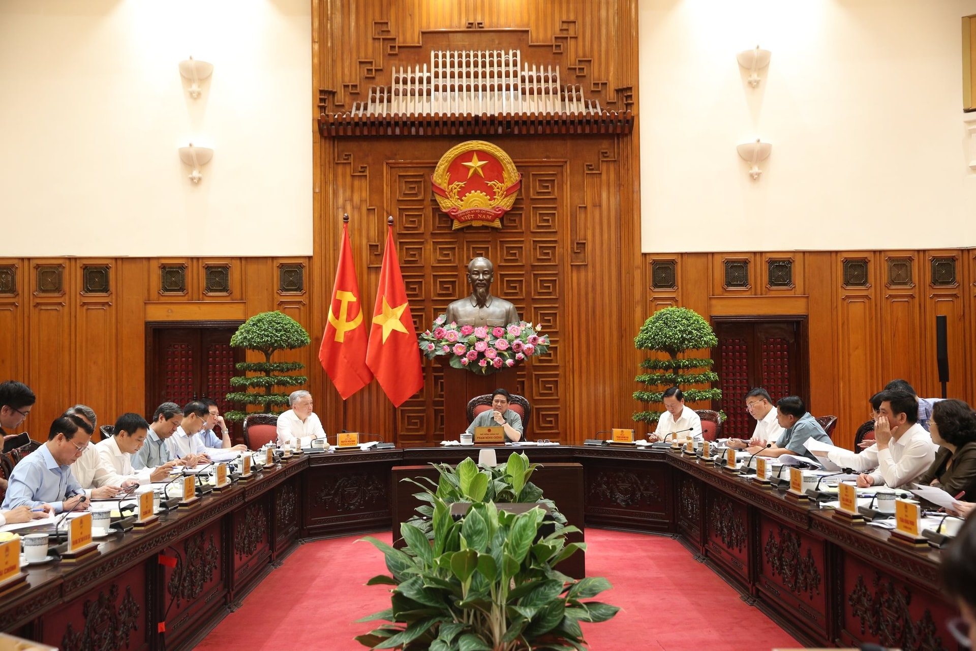Thủ tướng Phạm Minh Chính: Quyết liệt thực hiện giải pháp thúc đẩy tăng trưởng