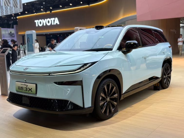 Xe điện giá như ‘hàng chợ’: Toyota mở bán chiếc SUV có cửa sổ trời giá 389 triệu đồng, chỉ một nơi duy nhất trên thế giới có thể mua được