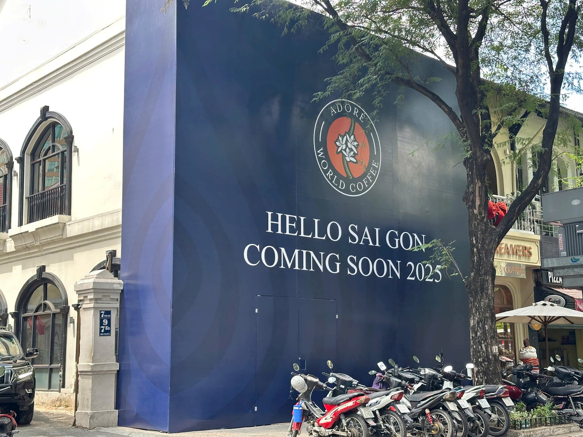 Chủ nhà 'mất' 5,6 tỷ sau 8 tháng bỏ trống mặt bằng Starbucks Reserve Hàn Thuyên: Danh tính 'đại gia' cứu tinh mới lộ diện
