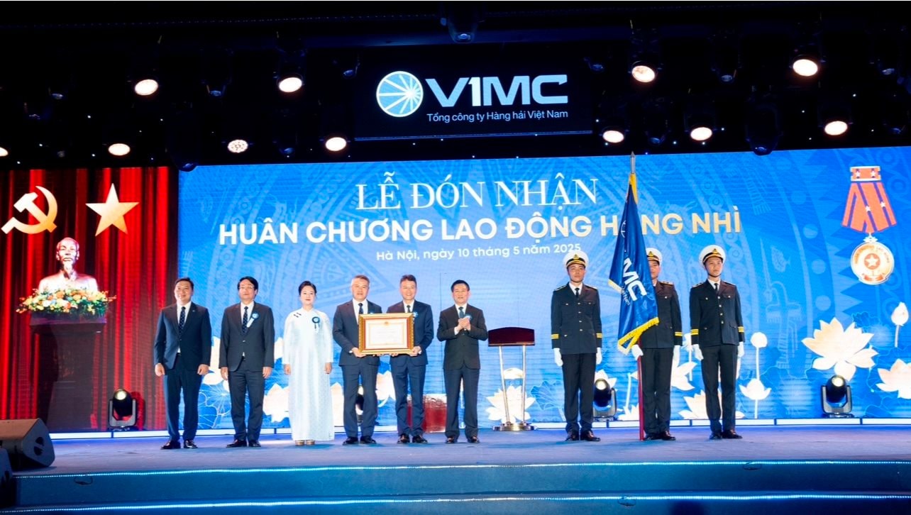 "Ông lớn" ngành cảng và vận tải biển Việt Nam đón nhận Huân chương Lao động Hạng Nhì