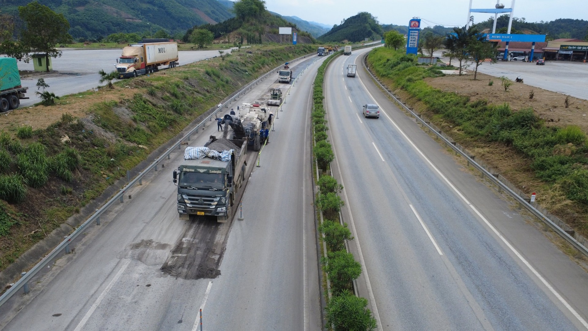 Bất động sản tuần qua: CEN Land, KITA báo lãi đi lùi; VEC lên tiếng việc thảm mặt đường cao tốc Nội Bài - Lào Cai khi trời mưa
