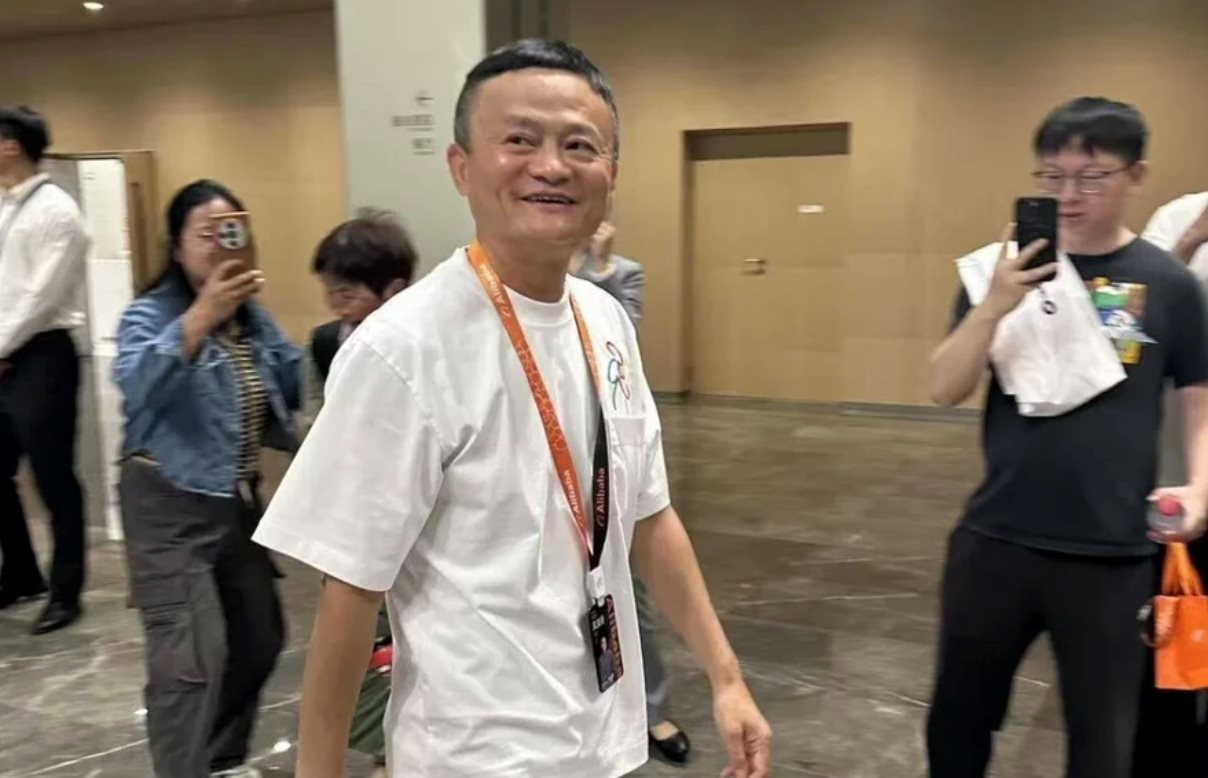Jack Ma bất ngờ tái xuất 