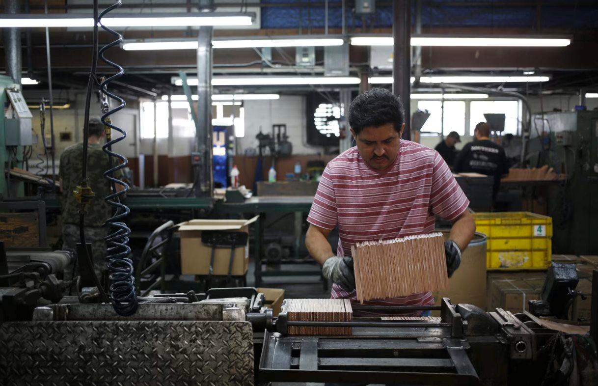 Mỹ - Trung hạ thuế xuống 30%, loạt doanh nghiệp sốt sắng 'tận dụng thời cơ' nhập thêm hàng nhưng vẫn 'than trời' vì thuế mới 'quá cao'