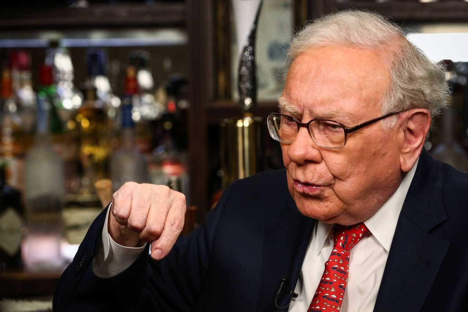 Warren Buffett tiết lộ lý do từ chức ở tuổi 94, khẳng định người kế nhiệm sẽ biết làm gì với 347 tỷ USD tiền mặt