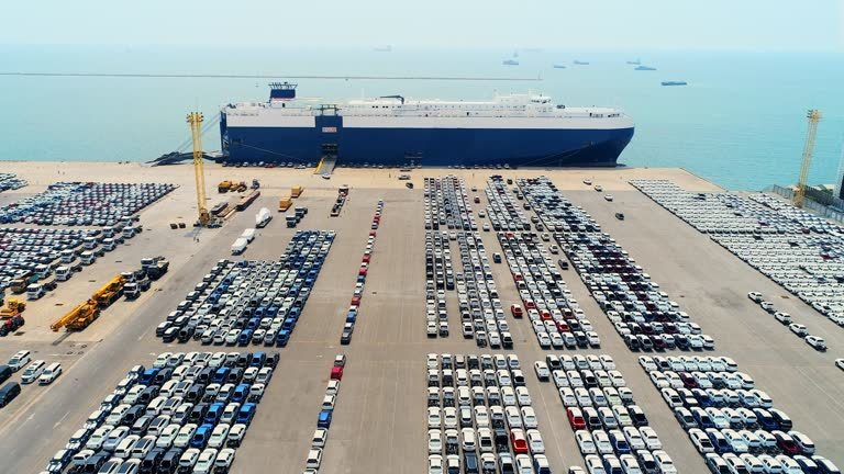 “Thủy quái” của láng giềng Việt Nam lập kỷ lục thế giới mới: dài 228m, rộng 37m, bắt đầu đi đến châu Âu