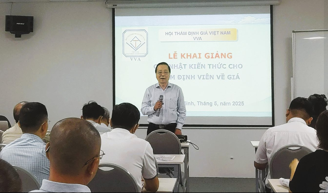 Khai giảng lớp cập nhật kiến thức về nghiệp vụ thẩm định giá CN2025.07 