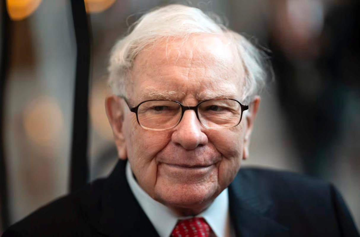 Không còn 'ngồi yên', Warren Buffett vừa 'mở hầu bao' khối tiền mặt gần 350 tỷ USD để mua một cổ phiếu khi thị trường lao dốc