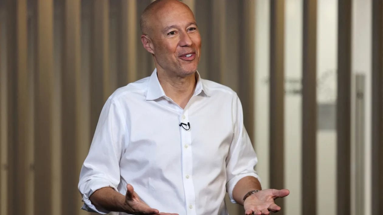 Dành hơn 1 thập làm việc dưới chướng Bill Gates và Jeff Bezos, người đàn ông sau này trở thành CEO của hãng gọi xe nổi tiếng