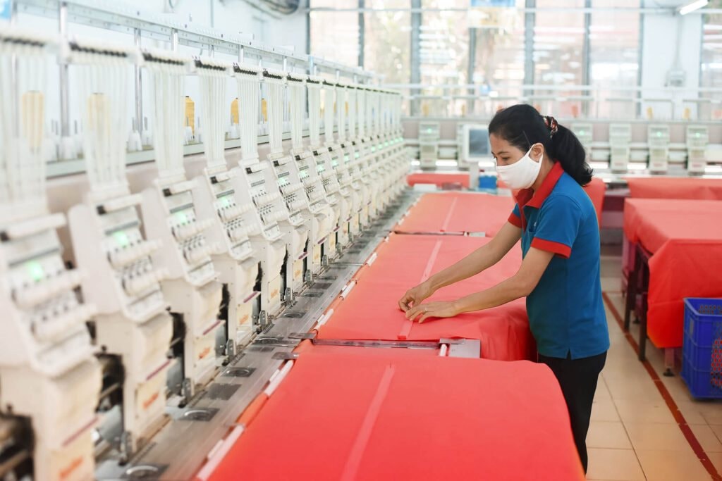 Thua lỗ 6 năm liên tiếp, âm vốn gần 80 tỷ: Doanh nghiệp dệt may 40 năm tuổi phải tạm ngừng hoạt động sản xuất gia công