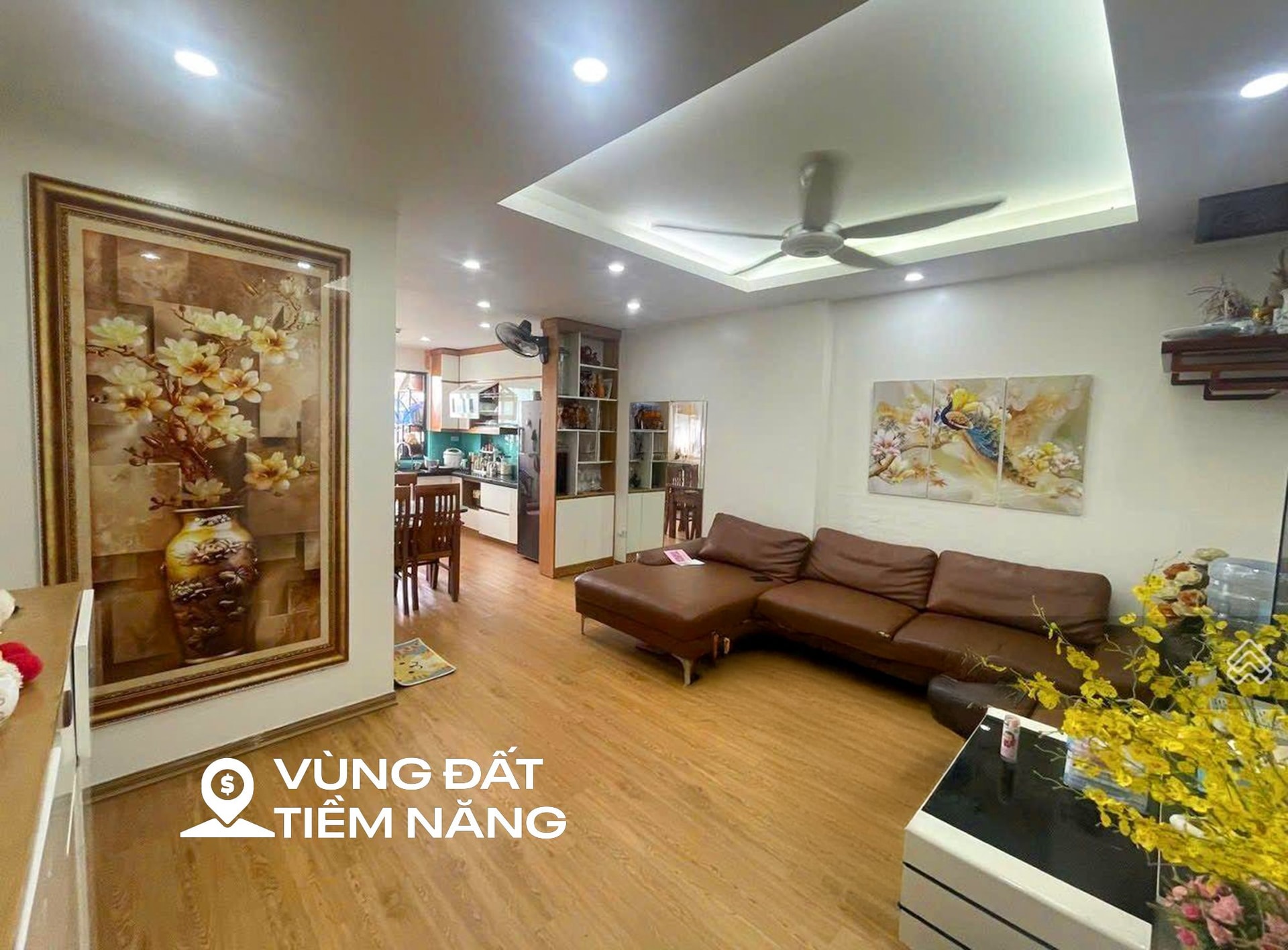 Khu nhà nằm gần đường lớn, trường đại học, ga tàu điện có giá bán chưa đến 14 triệu đồng/m2 ở Hà Nội