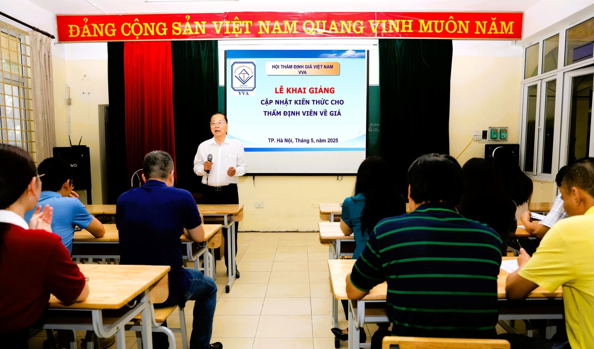 Khai giảng lớp cập nhật kiến thức về nghiệp vụ thẩm định giá CN2025.08