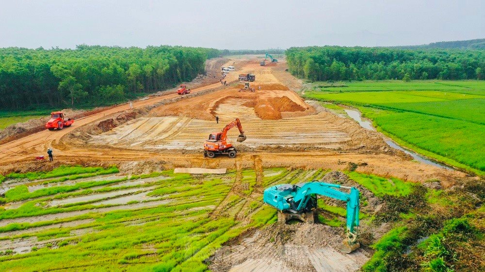 Tiến độ giải ngân, giải phóng mặt bằng chậm, Bộ Xây dựng nhắc nhở 11 địa phương và Ban Quản lý dự án Hàng hải và đường thủy