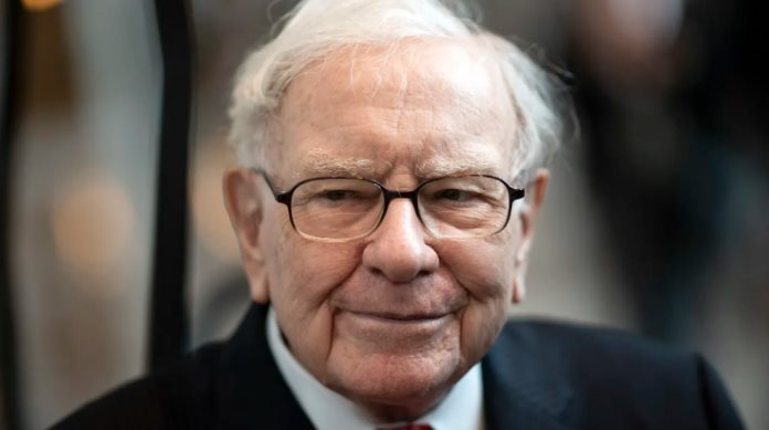 Warren Buffett rời ghế CEO ở tuổi 94 nhưng tuyên bố không nghỉ hưu: Ông nói một câu khiến ai cũng phải nể phục