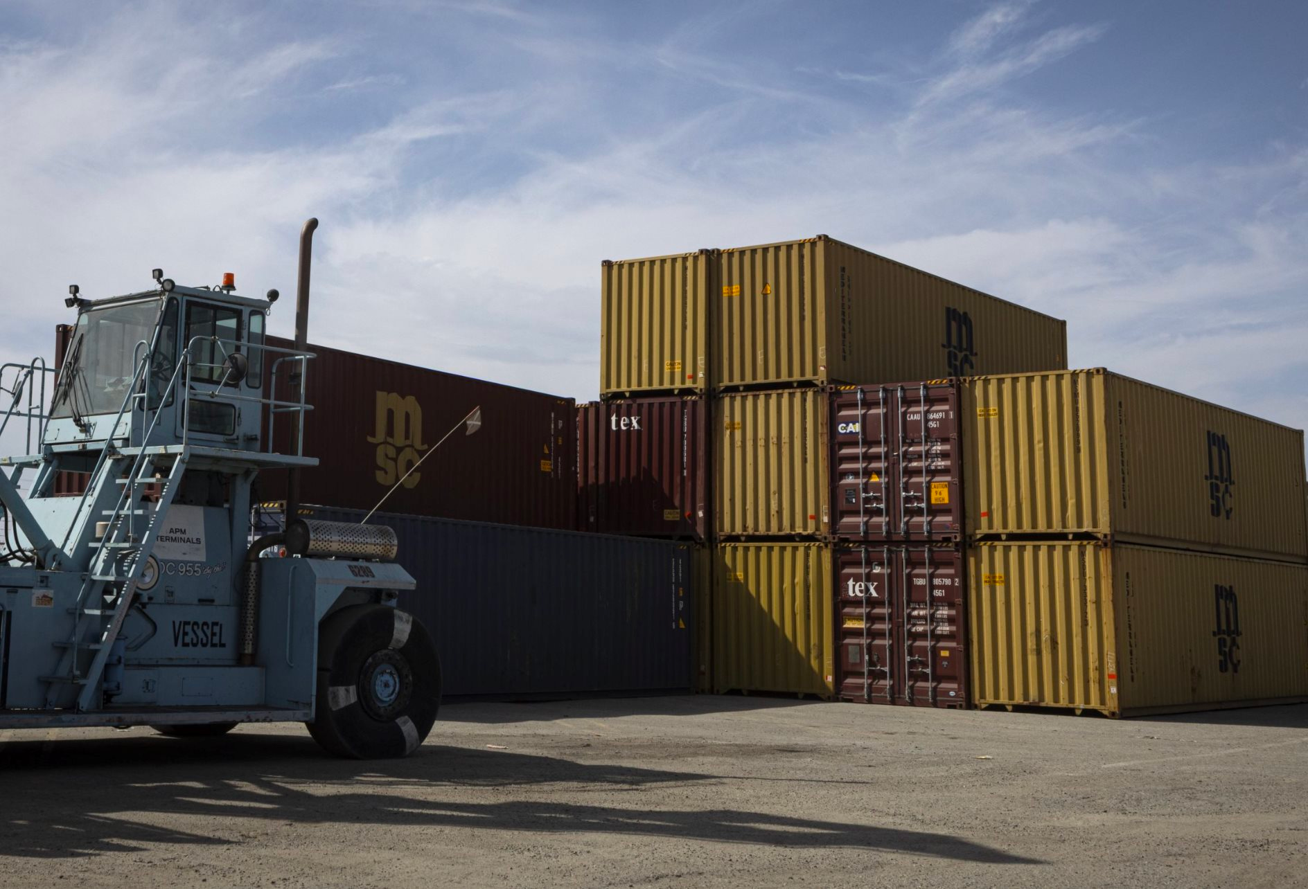 Cảng container bận rộn nhất nước Mỹ đón 'gió lạnh' vì thương chiến: Kho hàng dồn ứ vì không ai muốn chịu thuế 30%, hàng trăm nghìn người có thể mất việc