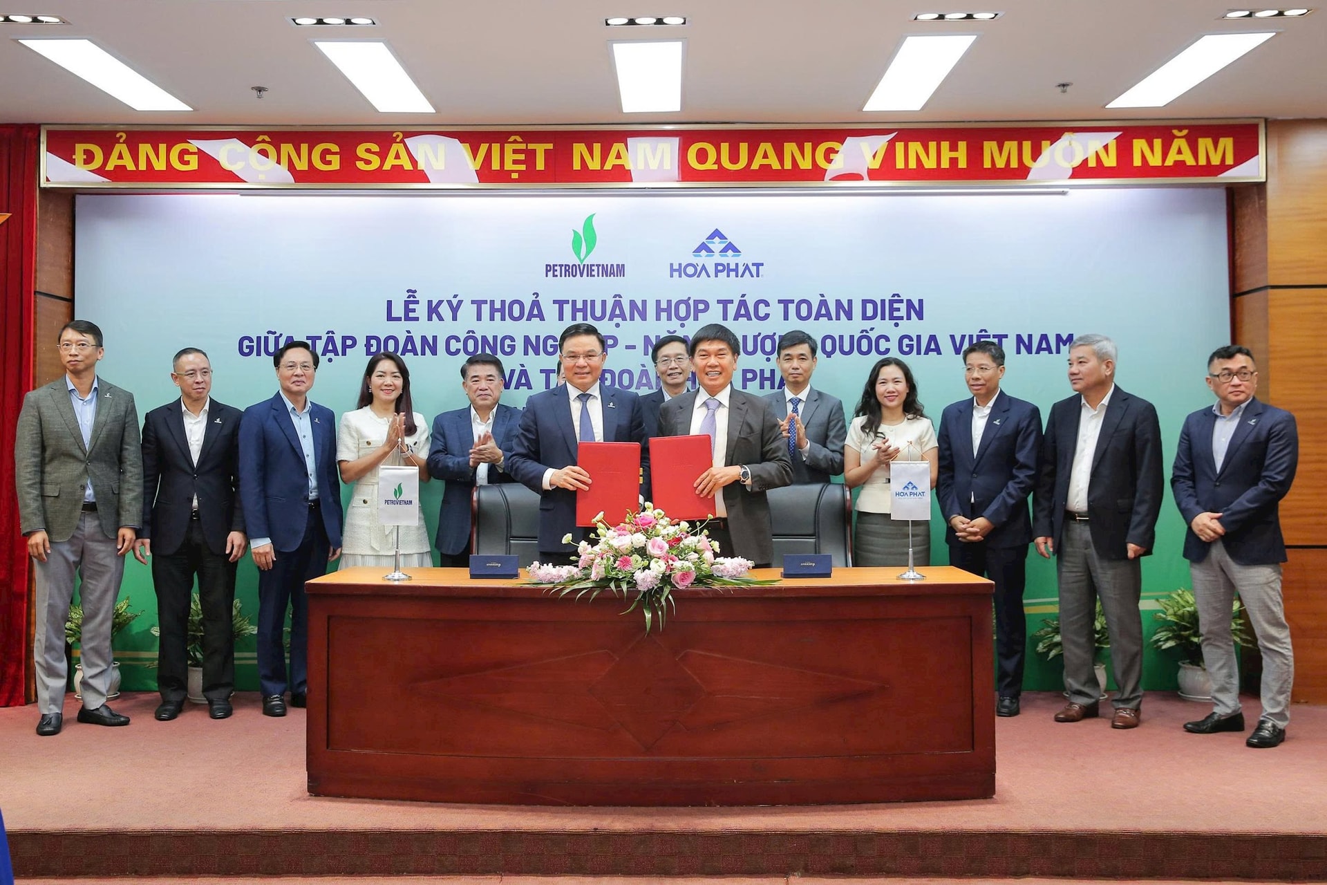 Tỷ phú Trần Đình Long bắt tay cùng Tập đoàn lớn nhất Việt Nam
