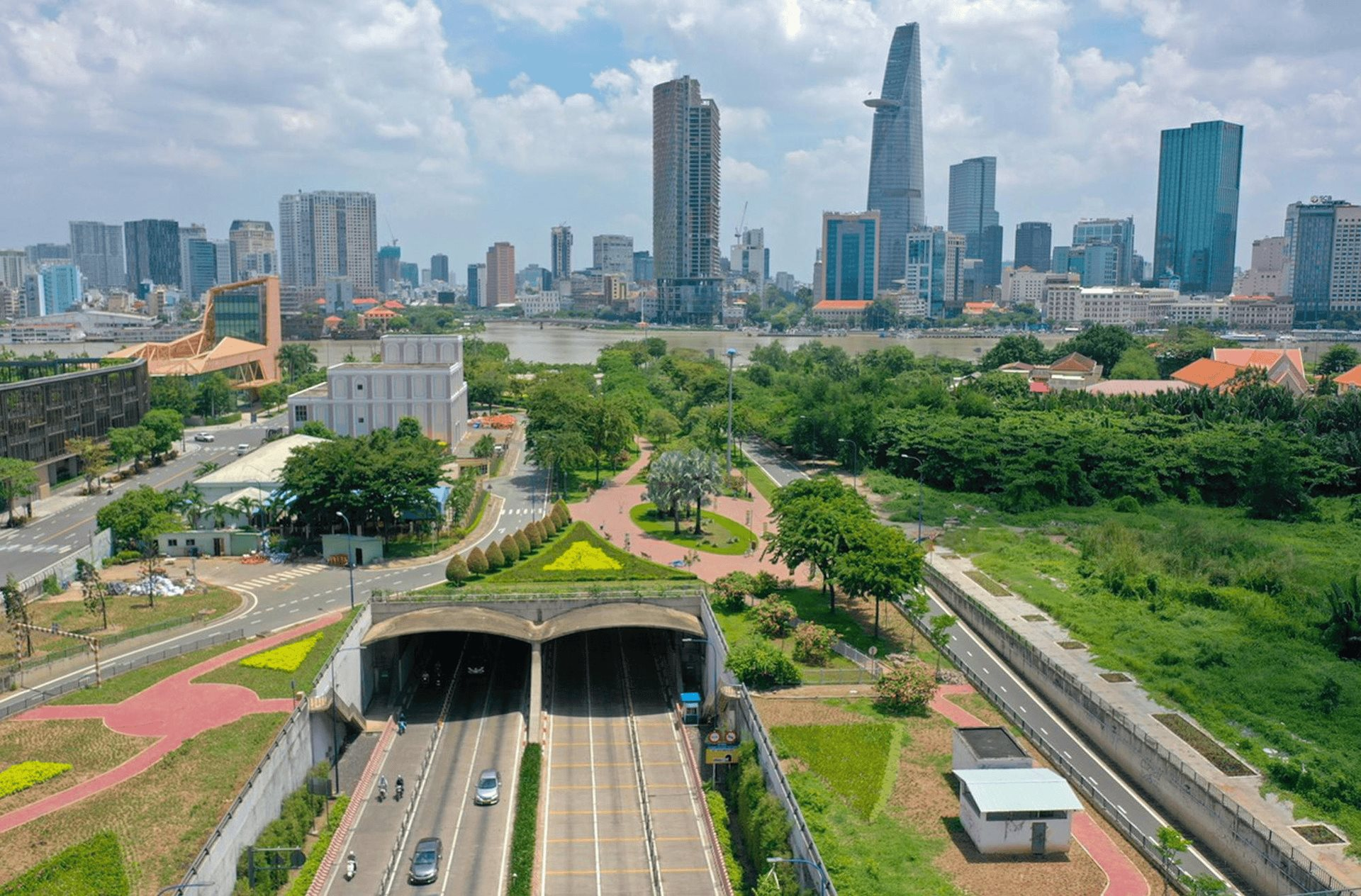 Sau một tiếng rầm, đốt hầm lớn ASEAN nặng 27.000 tấn chìm xuống, 1.500 người Việt Nam tạo kỳ tích lớn