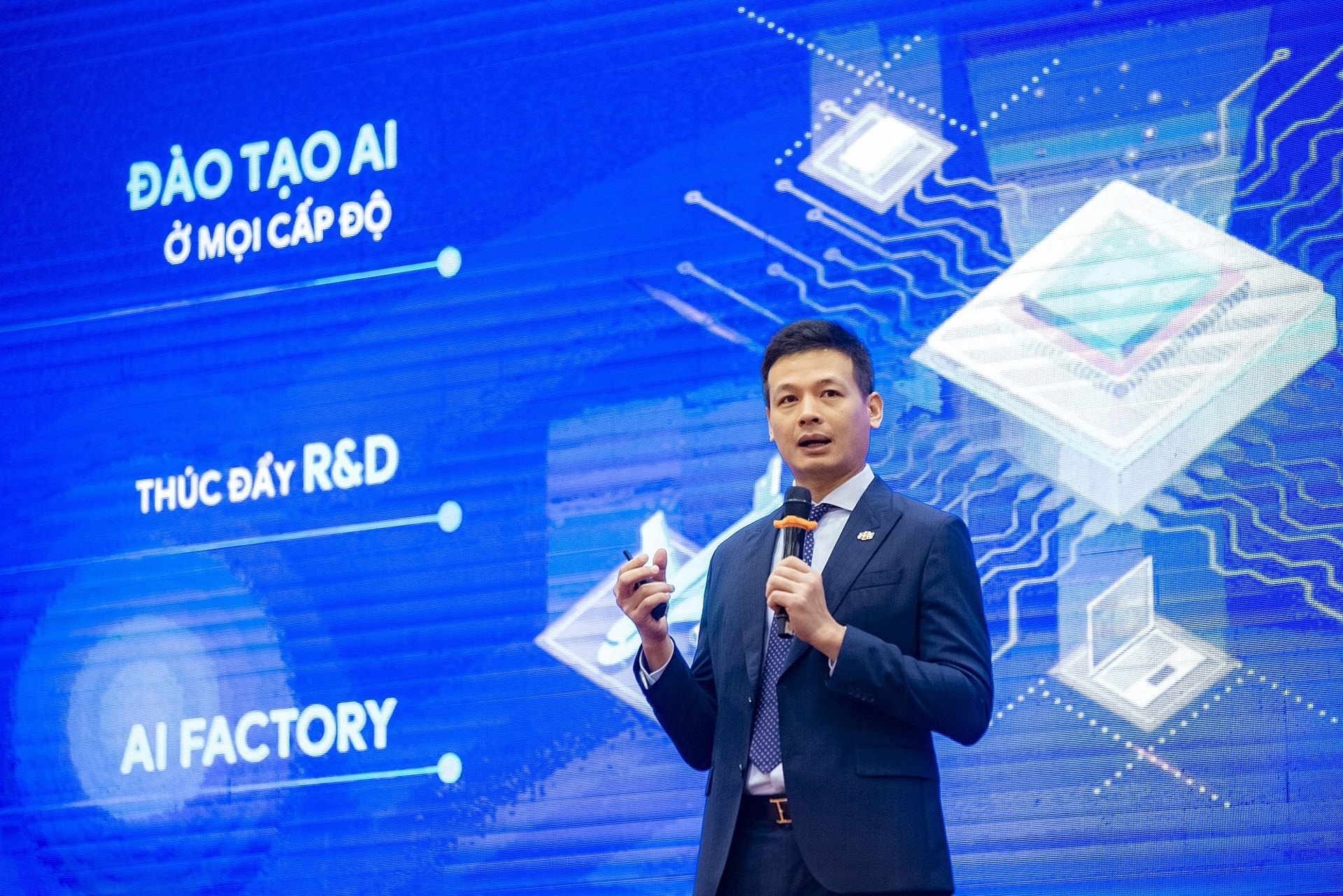 Giám đốc Công nghệ FPT: Với chiến lược “đứng trên vai người khổng lồ”, FPT xác định trí tuệ nhân tạo là trụ cột tăng trưởng trong thập kỷ tới