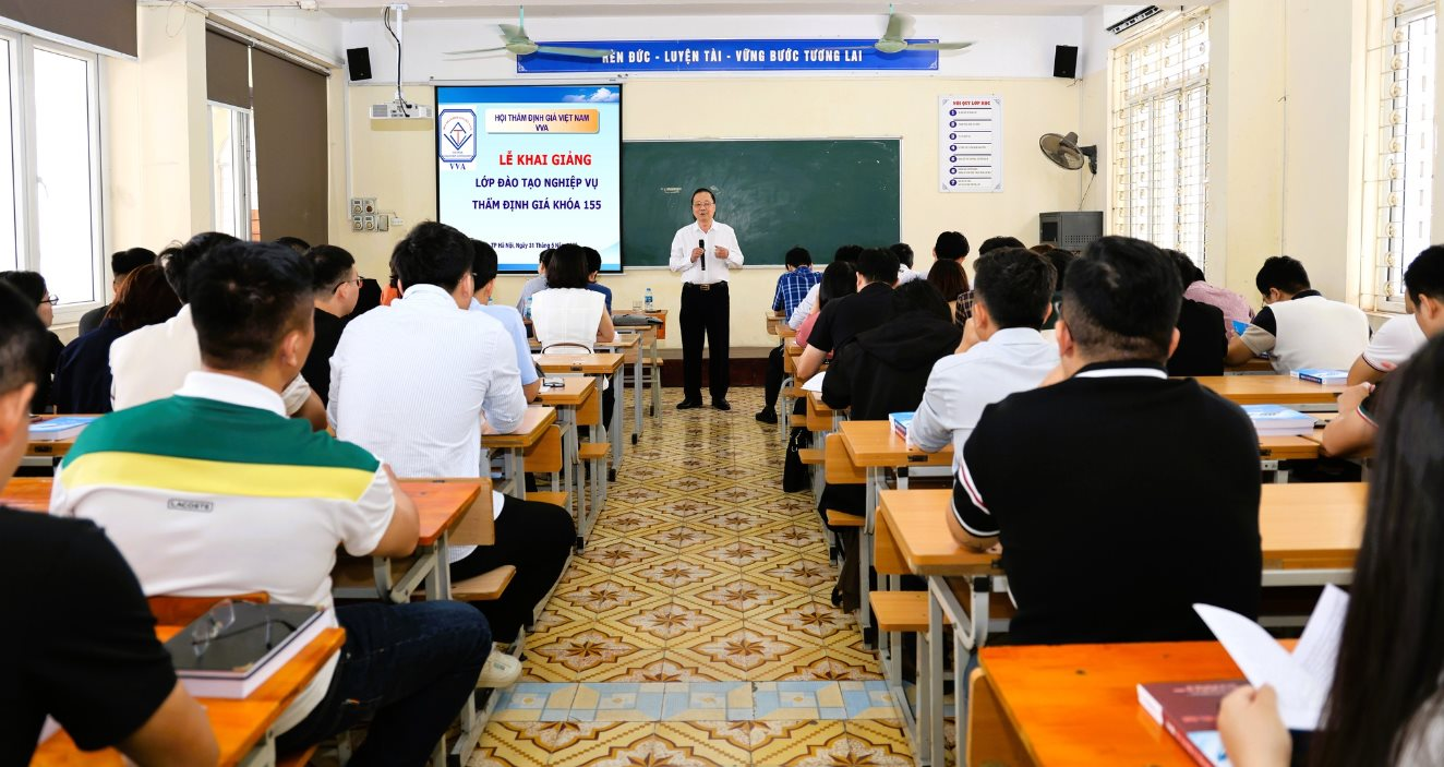 Khóa đào tạo nghiệp vụ thẩm định giá K155 khai giảng tại Hà Nội