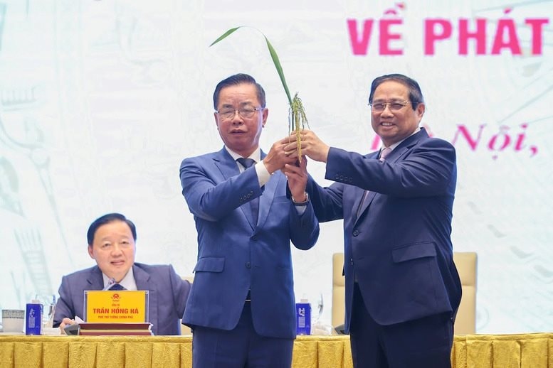 Tặng Thủ tướng món quà 1.247 hạt, ông Trần Mạnh Báo đề xuất gì trong lĩnh vực “xương sống” của kinh tế?