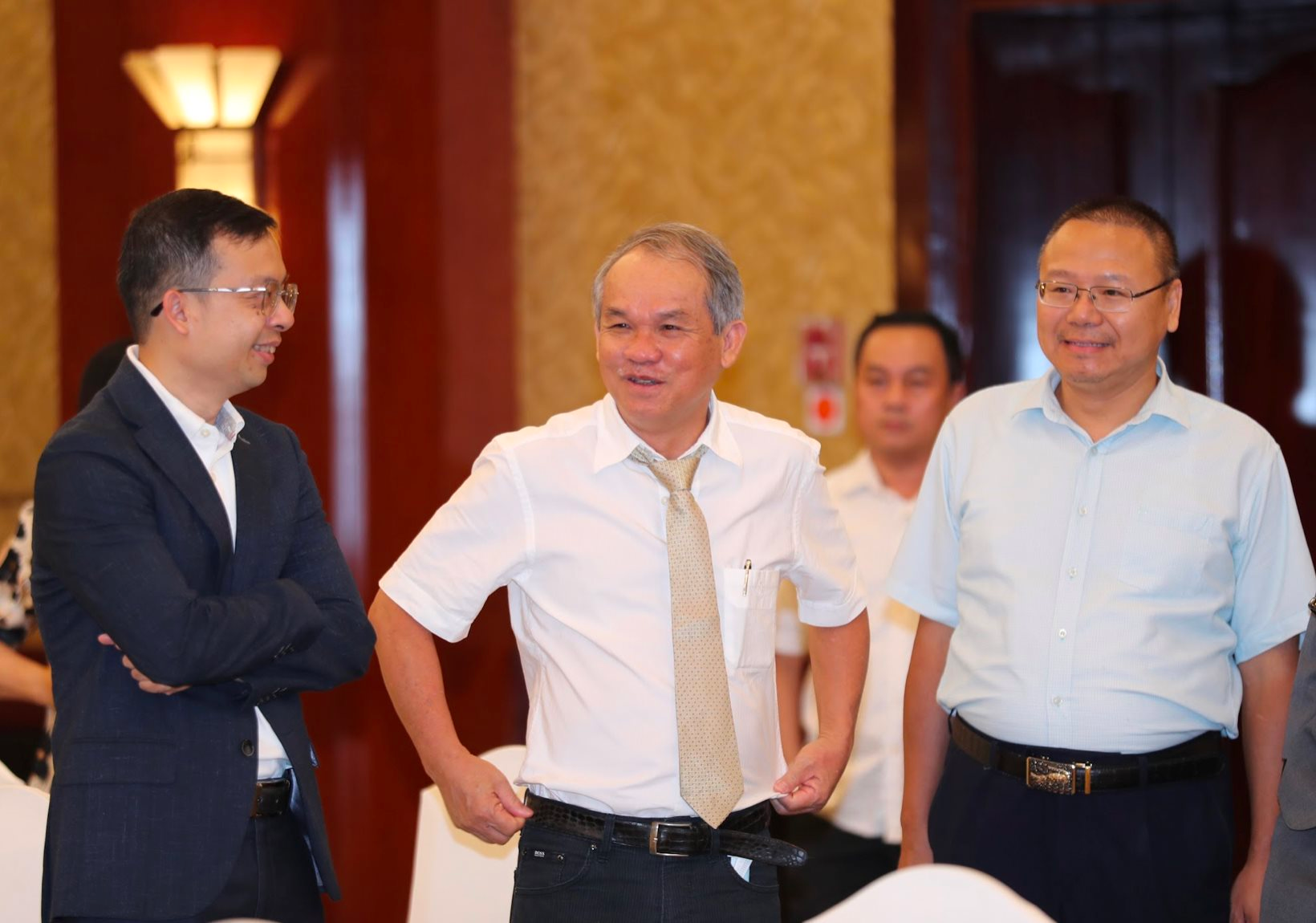 Bầu Đức: HAGL từ mô hình ‘2 cây - 1 con’ sẽ thành ‘4 cây – 1 con’, trồng thêm 2000ha dâu và 2000ha cà phê nhờ học Trung Quốc