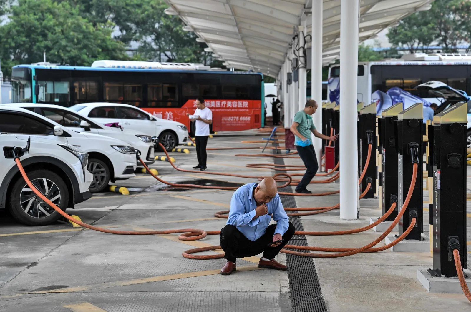 Kỳ hạn 8 năm đã đến, 20 triệu pin xe điện sắp hết hạn: Trung Quốc trả nổi "món nợ khổng lồ" này không?