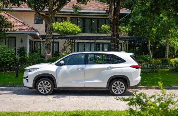 Trước khi VinFast Limo Green xuất hiện, mẫu xe huyền thoại của Toyota đang bán ra sao ở Việt Nam?